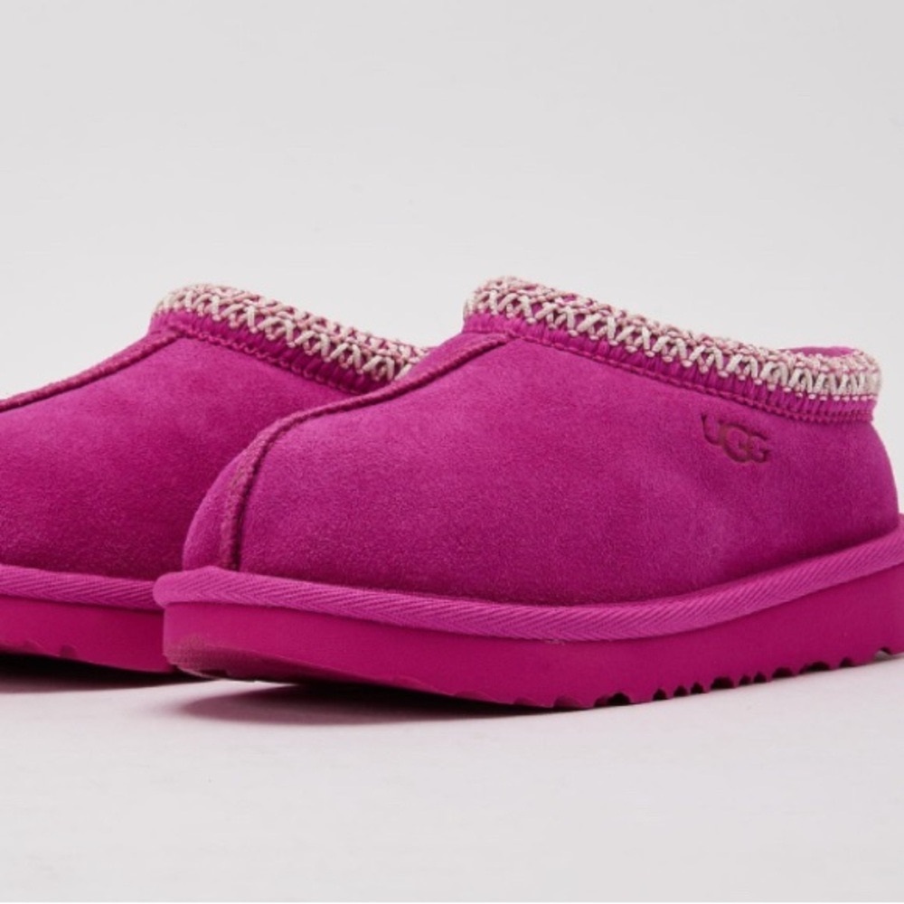 UGG Pink Slippers with Textured Sole and Minimalist Design Tasman II